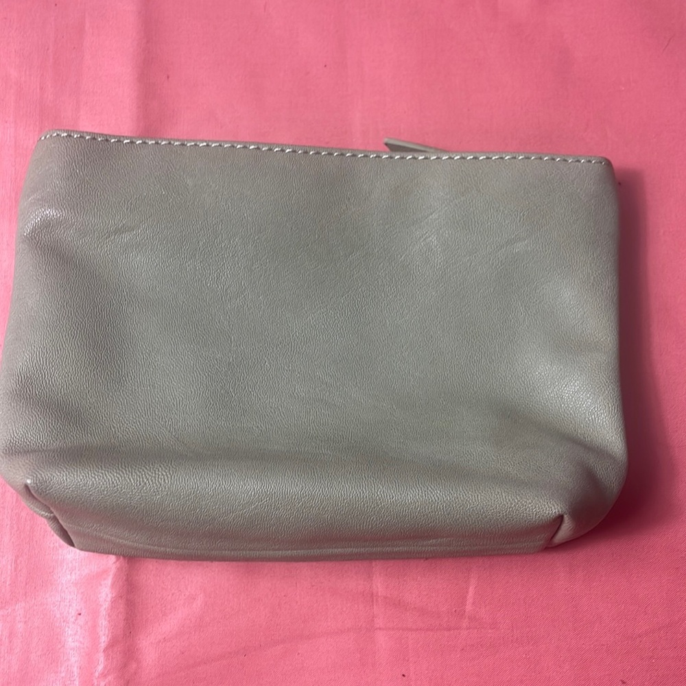 Universal Threads cosmetic bag. Great shape. Olive green